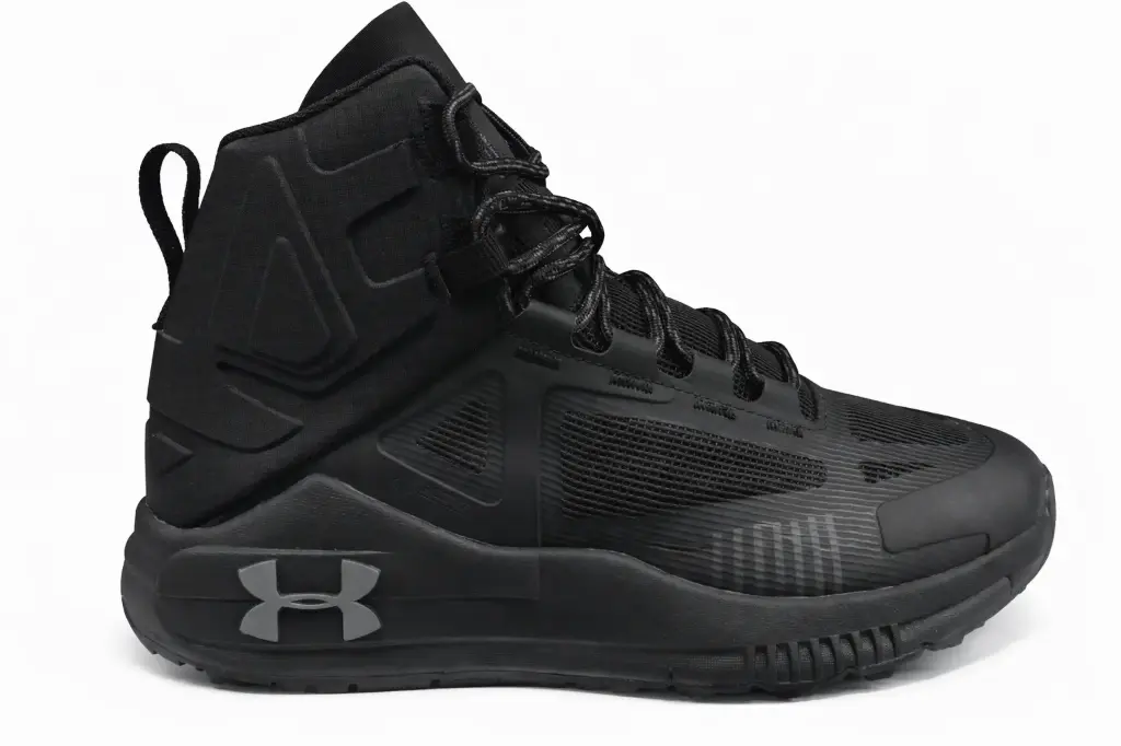 Under armour charged valsetz negra