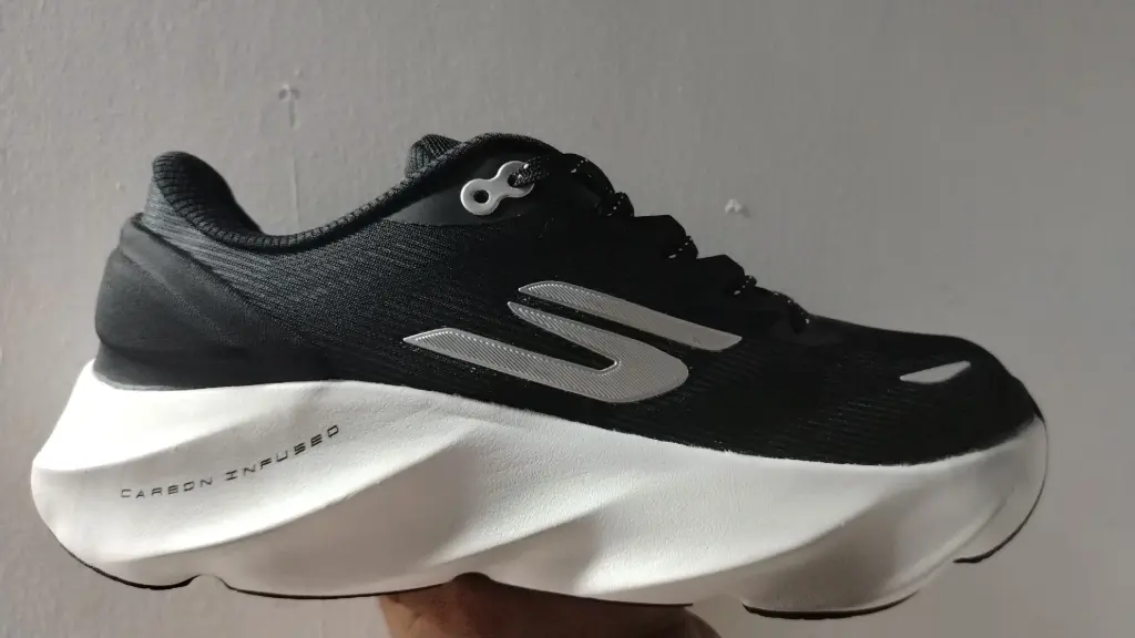 skechers running aero burst