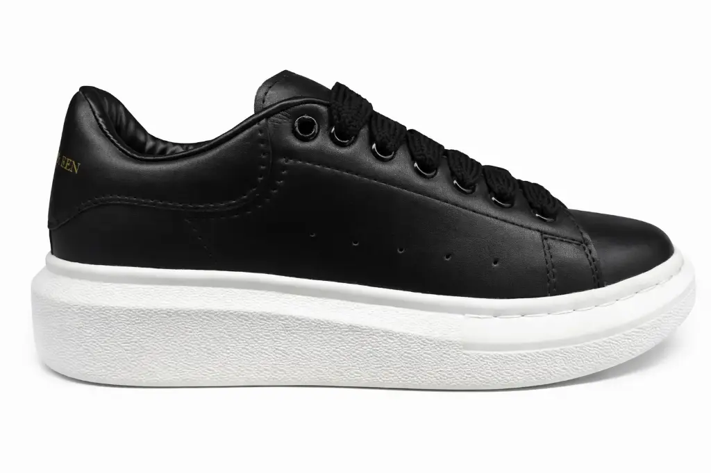 Alexander mcqueen negra suela blanca