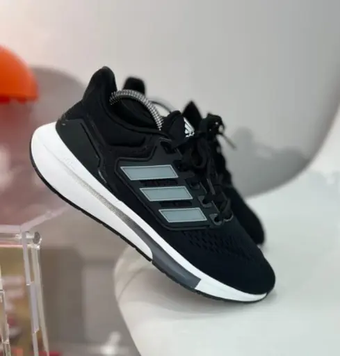 Adidas runinng negra