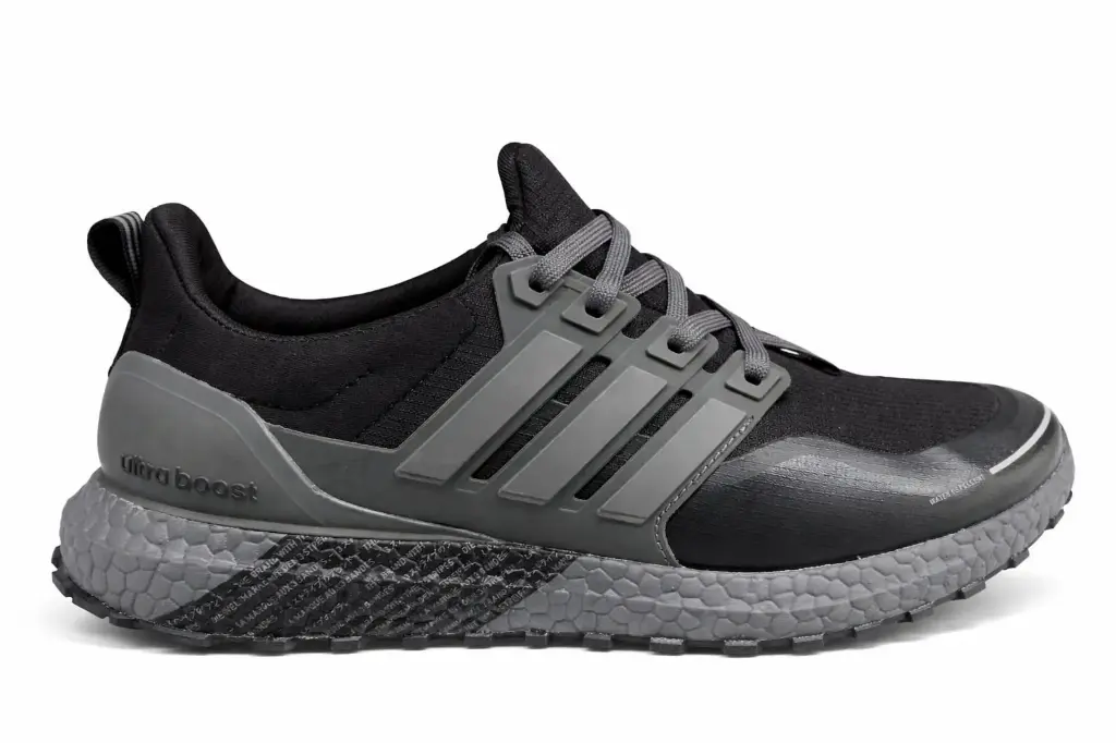 Ultraboost terrain negra