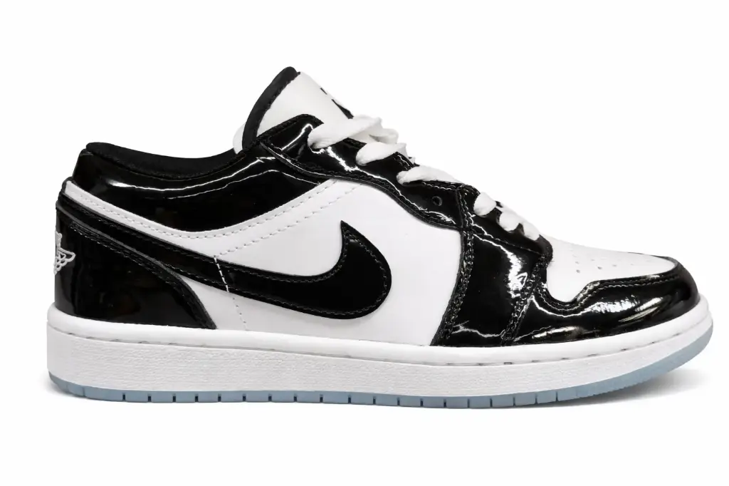 Nike jordan low sharol negra blanco