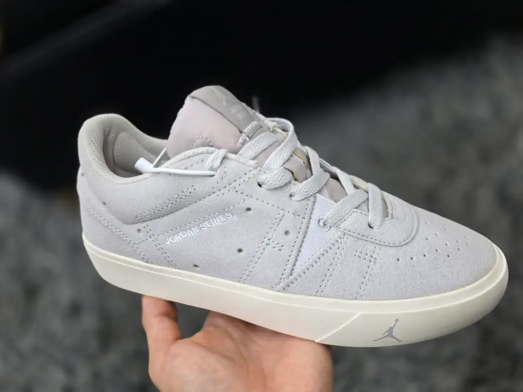 Air jordan series gris