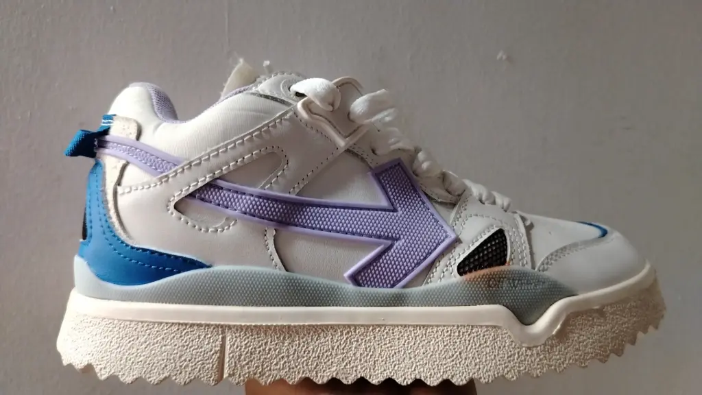 off white  sponge blanco violeta