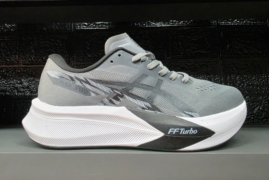 Asics magic ff turbo gris