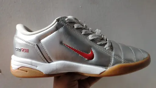 [futbol Nike total 90 III gris-rojo] Micro futbol Nike total 90 III gris-rojo